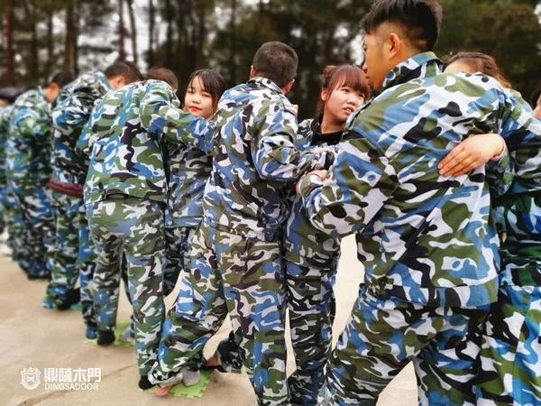 重慶鼎薩木門(mén)：團(tuán)隊(duì)培訓(xùn)活動(dòng)搶灘登陸團(tuán)隊(duì)協(xié)力