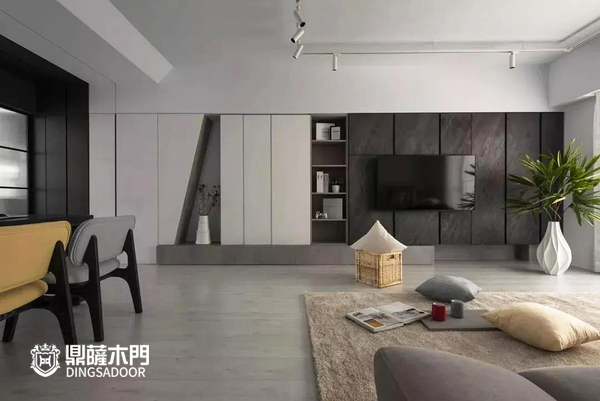重慶鼎薩木門(mén)：家居背景墻設(shè)計(jì)　黑白書(shū)柜與電視墻一體的設(shè)計(jì)
