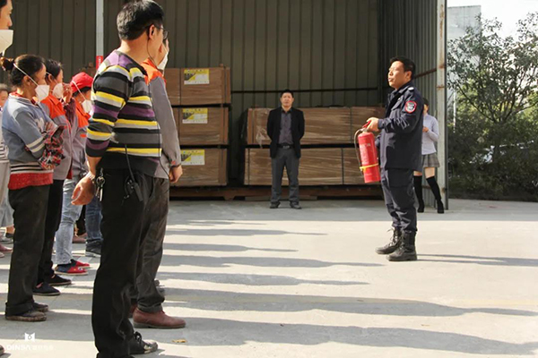 鼎薩木業(yè)舉行2020冬季消防安全（環(huán)保）和職業(yè)健康培訓(xùn)和演練5
